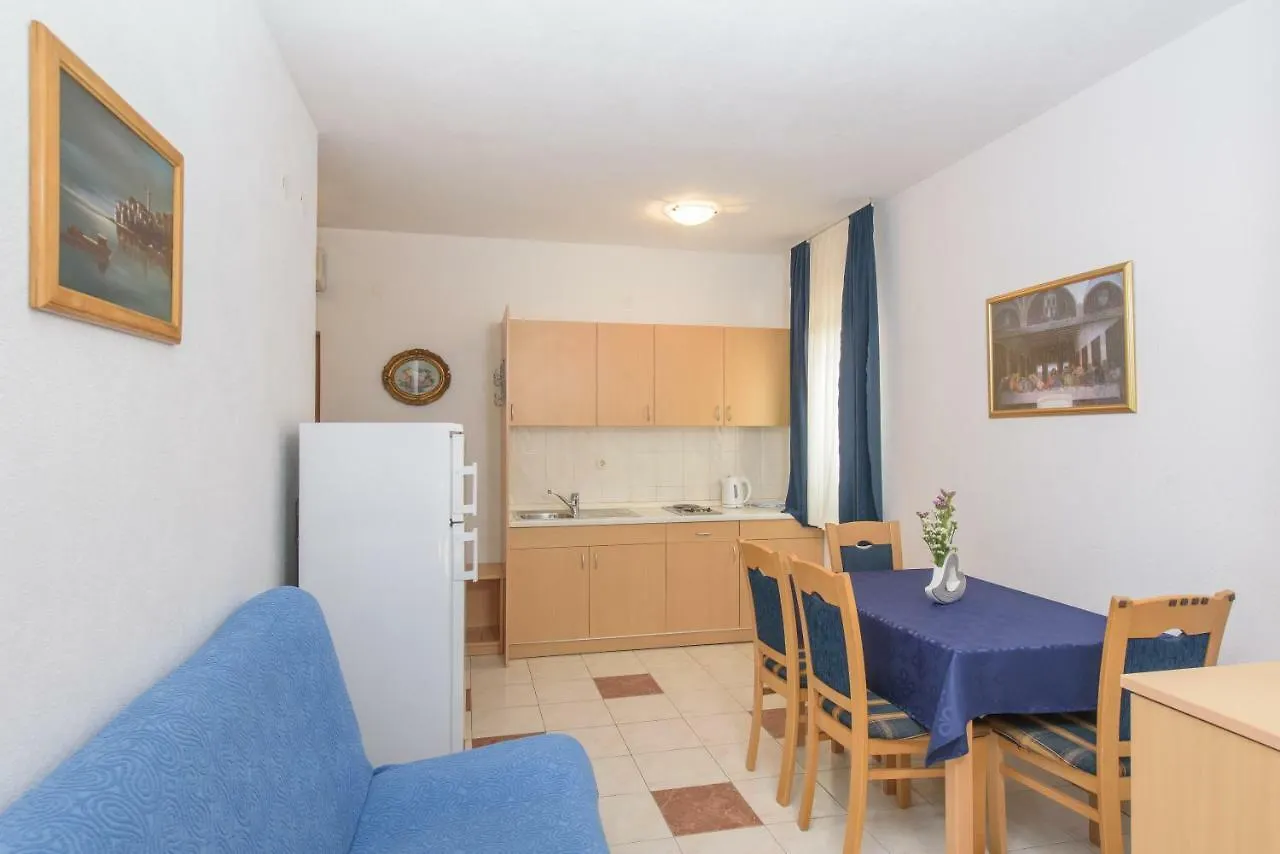 Apartmani Ivana Kastela 0*,