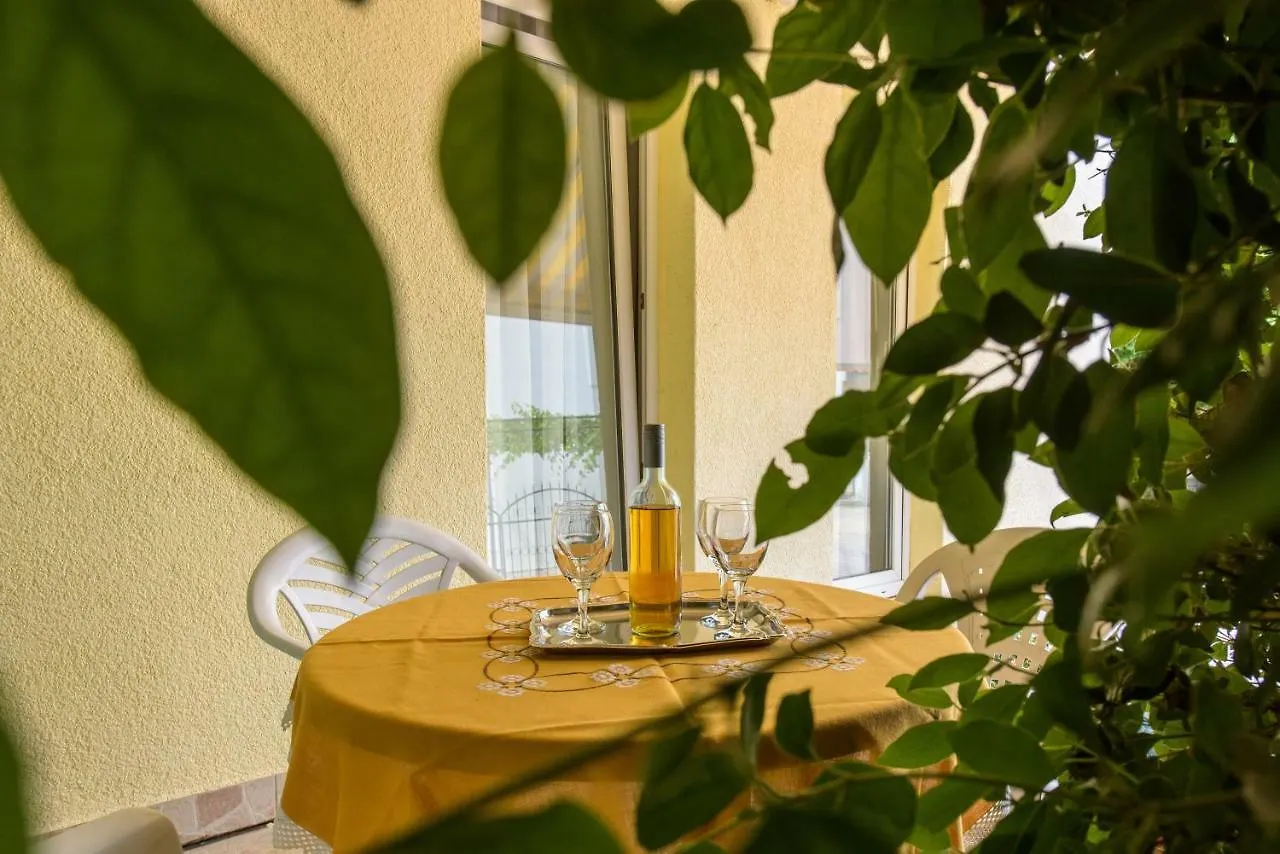 Apartmani Ivana Kastela 0*,  Croatia