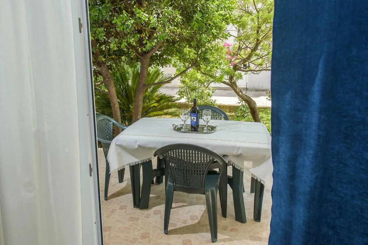 Apartmani Ivana Kastela Apartment